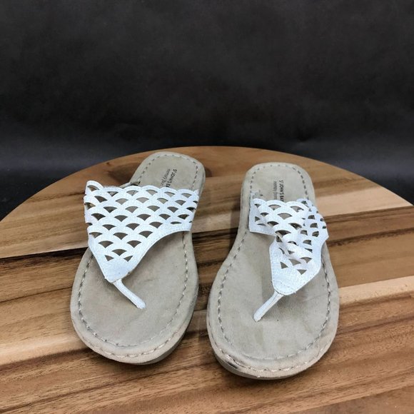 St. John's Bay Silver T Strap Cutout Slip On Sandals Flip Flops Womens Size 6 - Picture 2 of 7